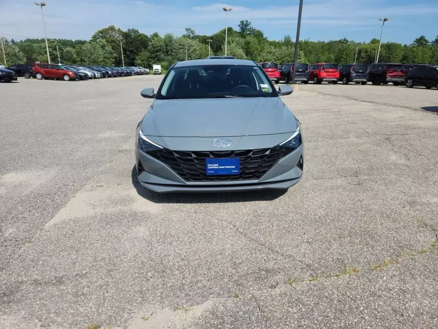 2022 Hyundai Elantra SEL photo 1