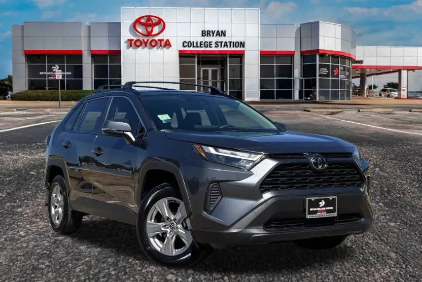 2025 Toyota RAV4 XLE photo 1
