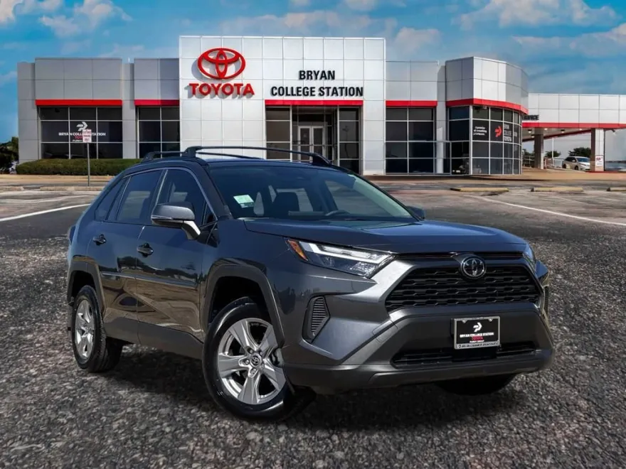 2025 Toyota RAV4 XLE photo 1