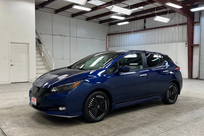 2023 Nissan Leaf SV Plus photo 1