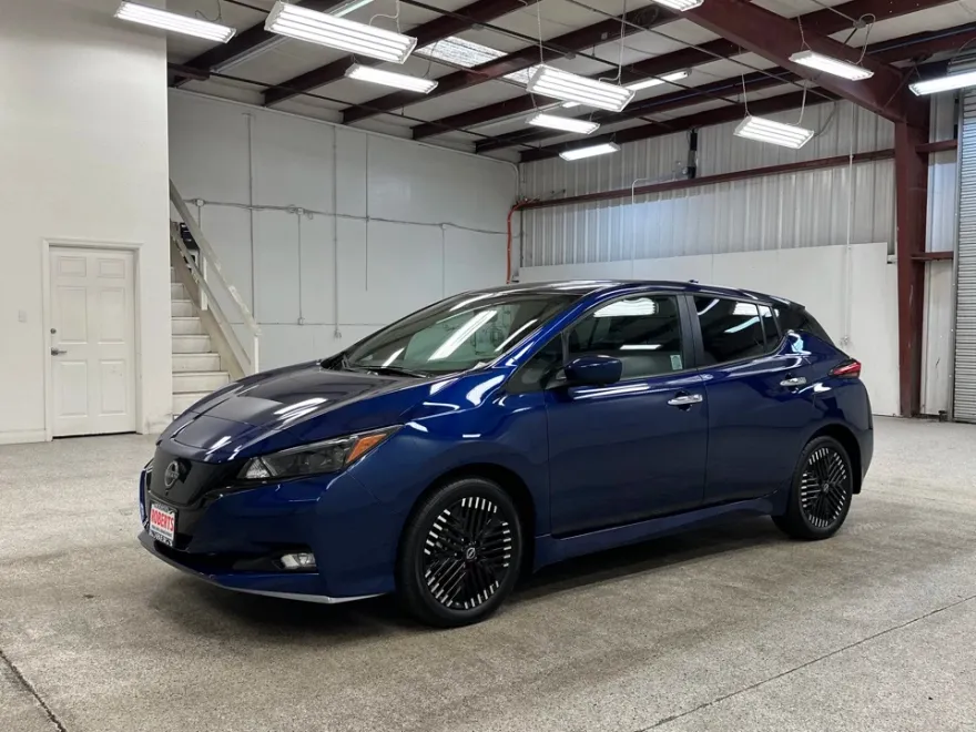 2023 Nissan Leaf SV Plus photo 1