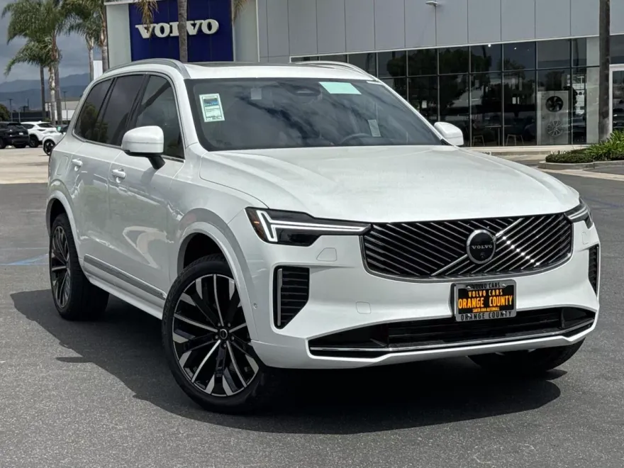 2025 Volvo XC90 B5 Plus photo 1