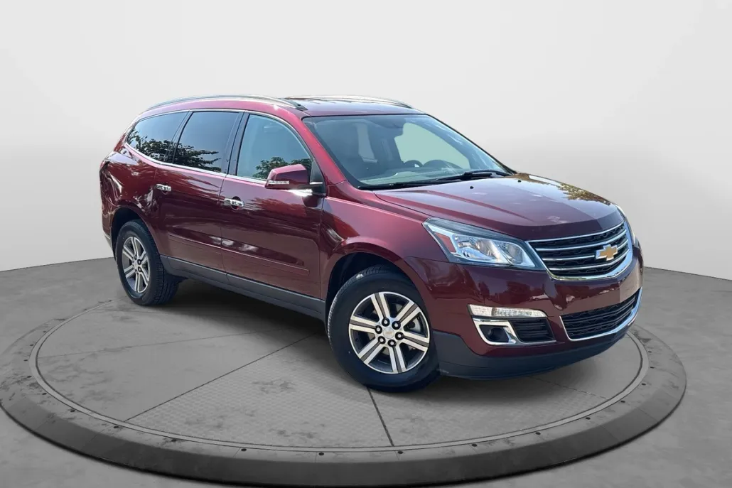 2017 Chevrolet Traverse 2LT photo 1