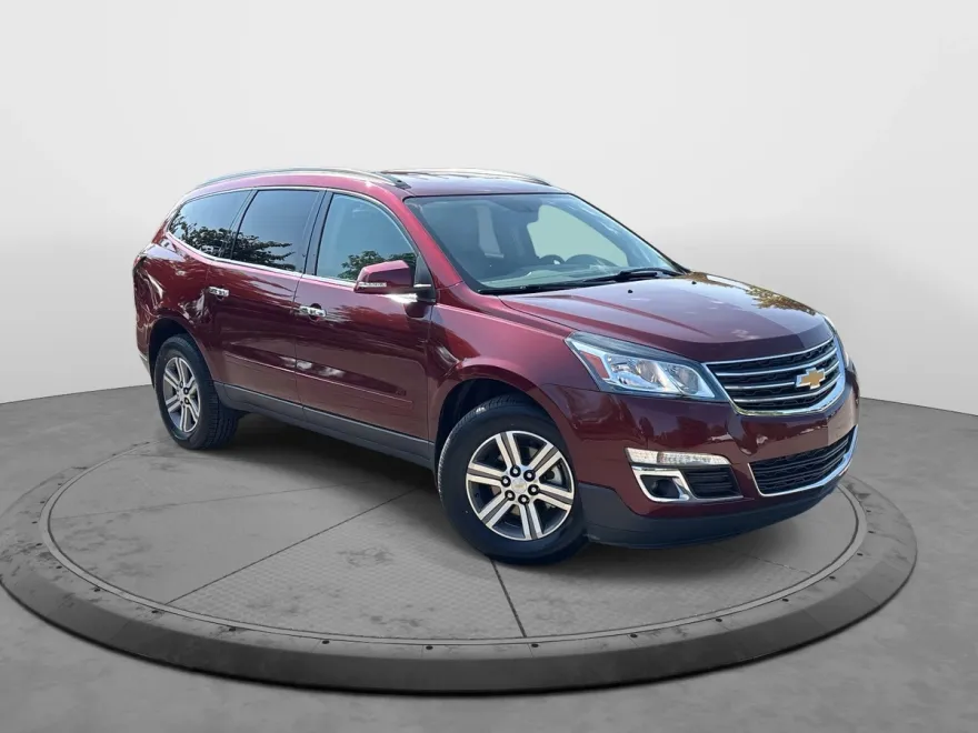 2017 Chevrolet Traverse 2LT photo 1