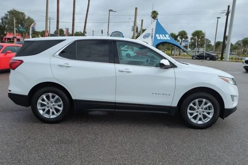 2020 Chevrolet Equinox LT photo 1