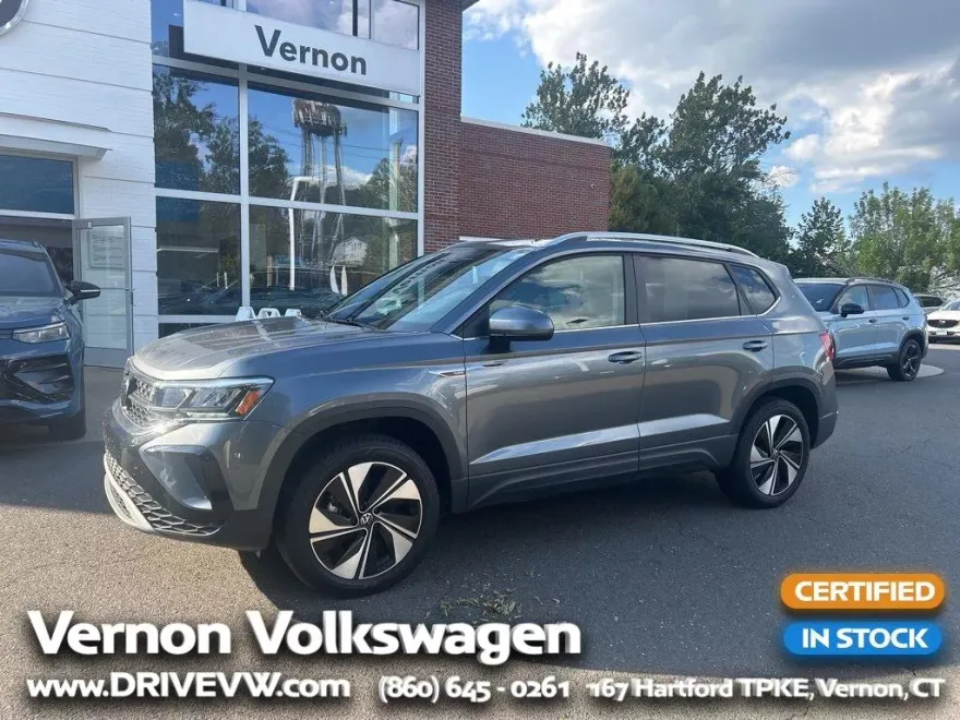 2024 Volkswagen Taos SE photo 1