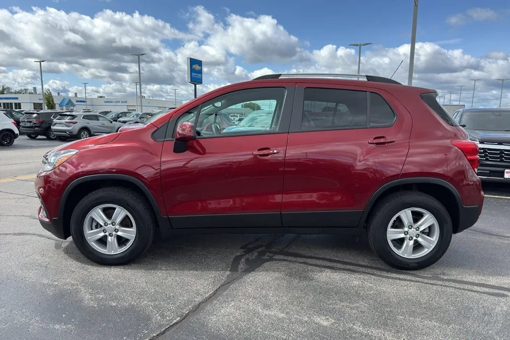 2022 Chevrolet Trax LT photo 1