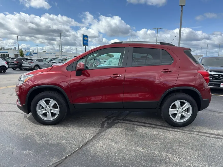 2022 Chevrolet Trax LT photo 1