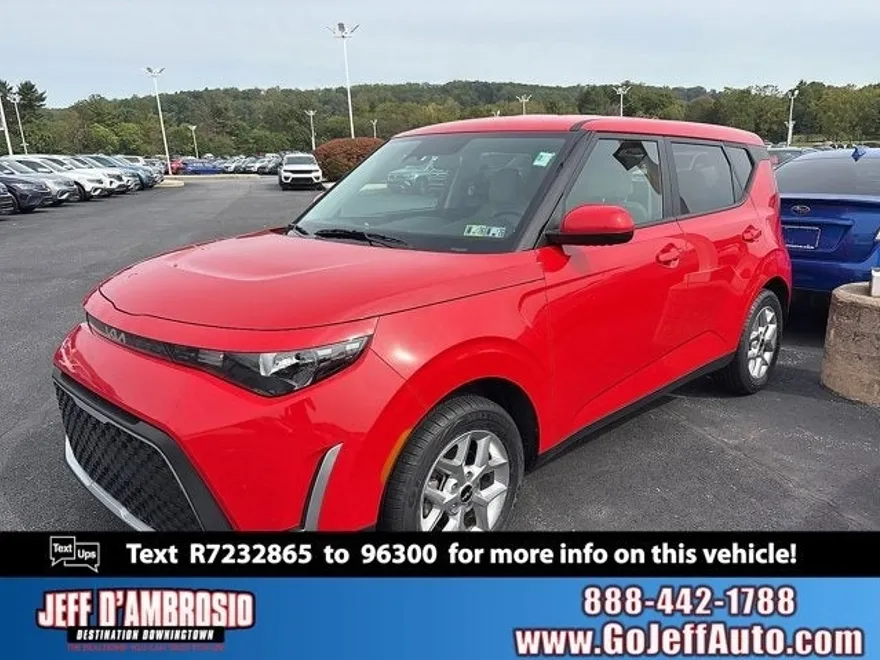 2024 Kia Soul LX photo 1