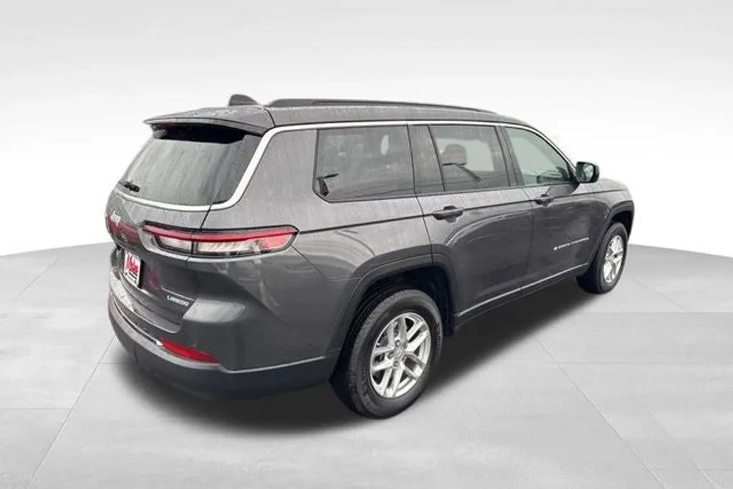 2025 Jeep Grand Cherokee Laredo photo 1