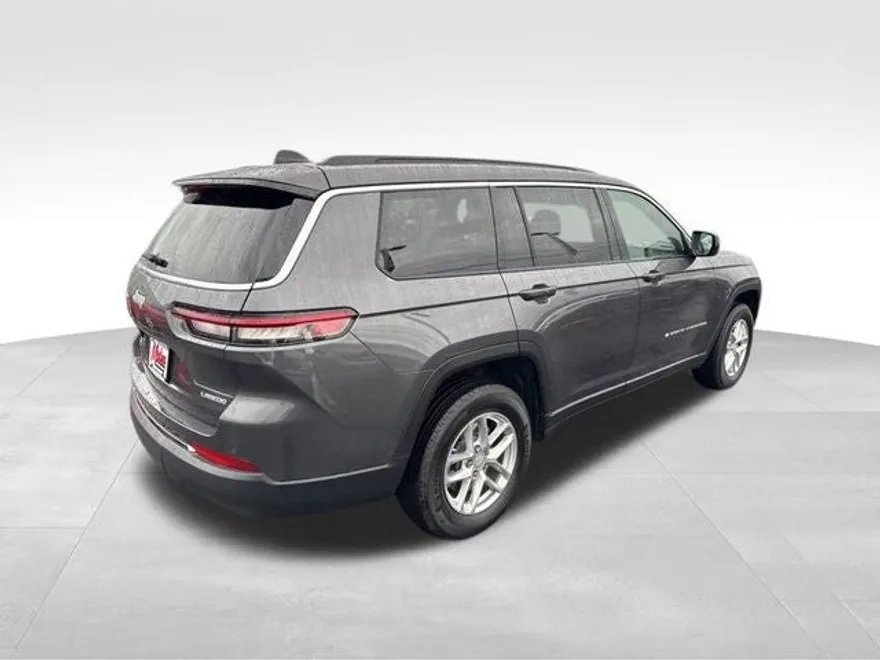 2025 Jeep Grand Cherokee Laredo photo 1