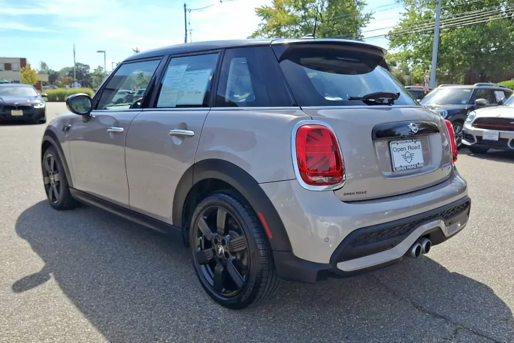 2023 Mini Cooper 4 Door Hardtop S photo 1