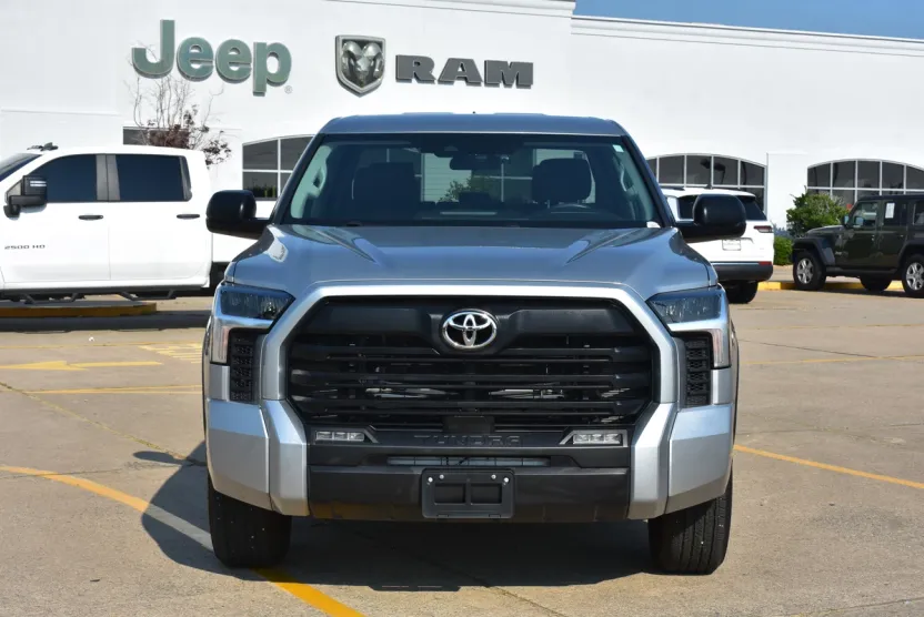 2024 Toyota Tundra SR5 photo 1