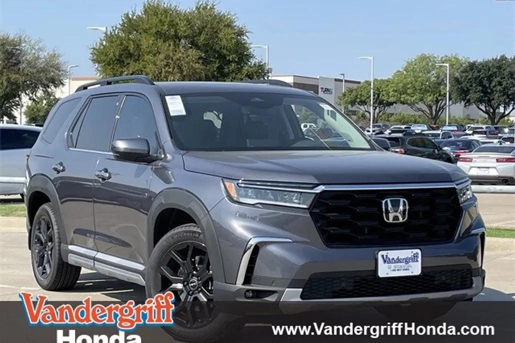 2025 Honda Pilot Touring photo 1