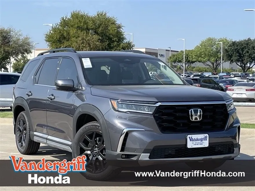 2025 Honda Pilot Touring photo 1