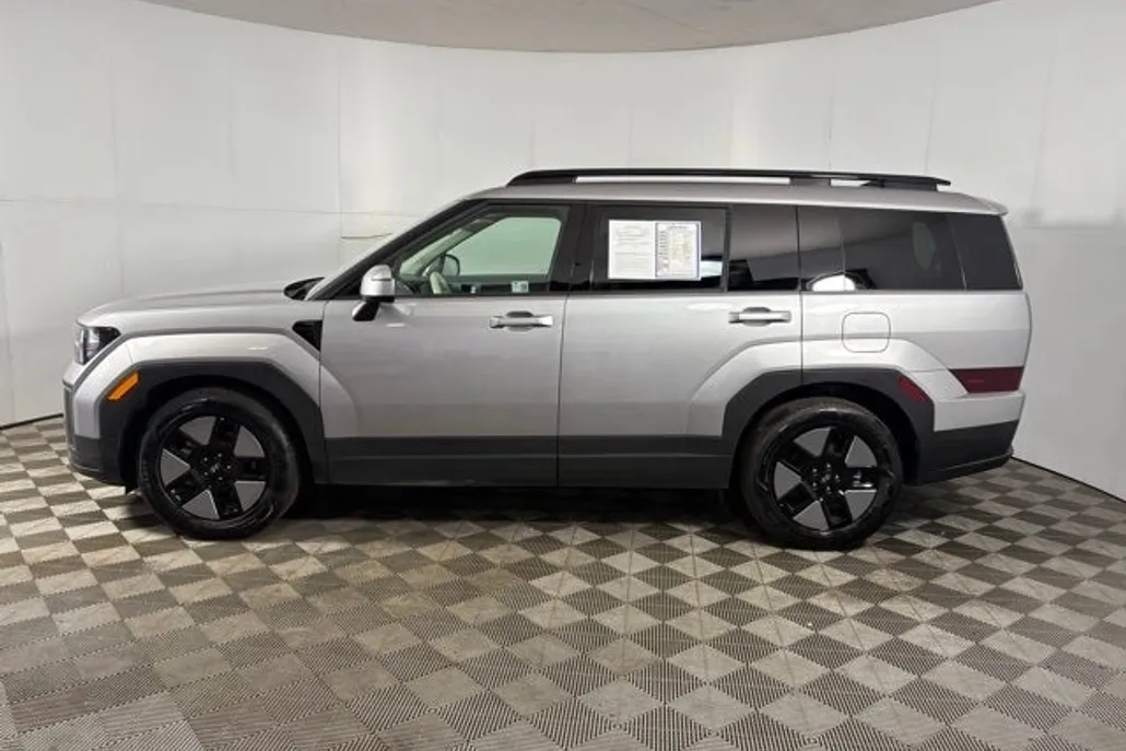 2025 Hyundai Santa Fe photo 1