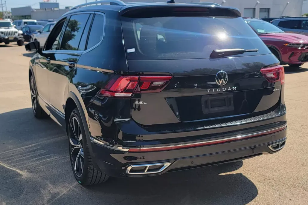 2023 Volkswagen Tiguan SEL R-Line Black photo 1