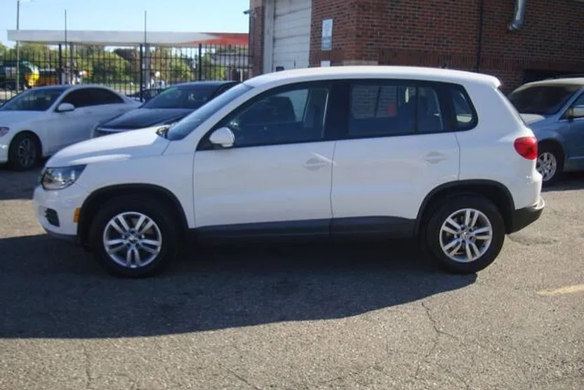 2014 Volkswagen Tiguan S photo 1