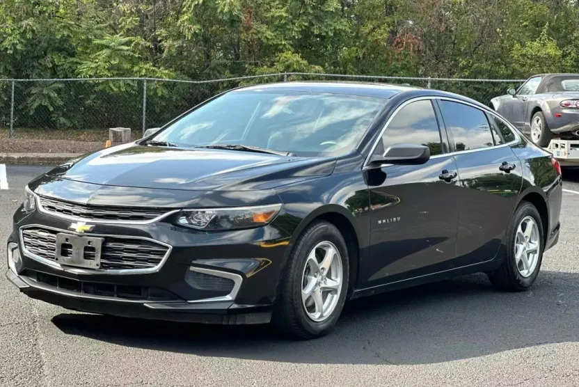 2016 Chevrolet Malibu LS photo 1