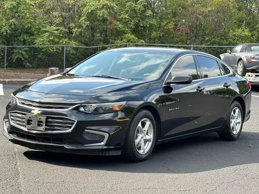 2016 Chevrolet Malibu LS photo 1