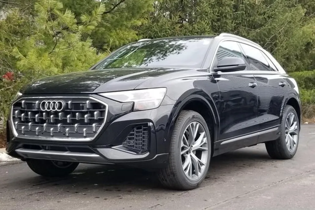 2025 Audi Q8 55 Premium Plus photo 1