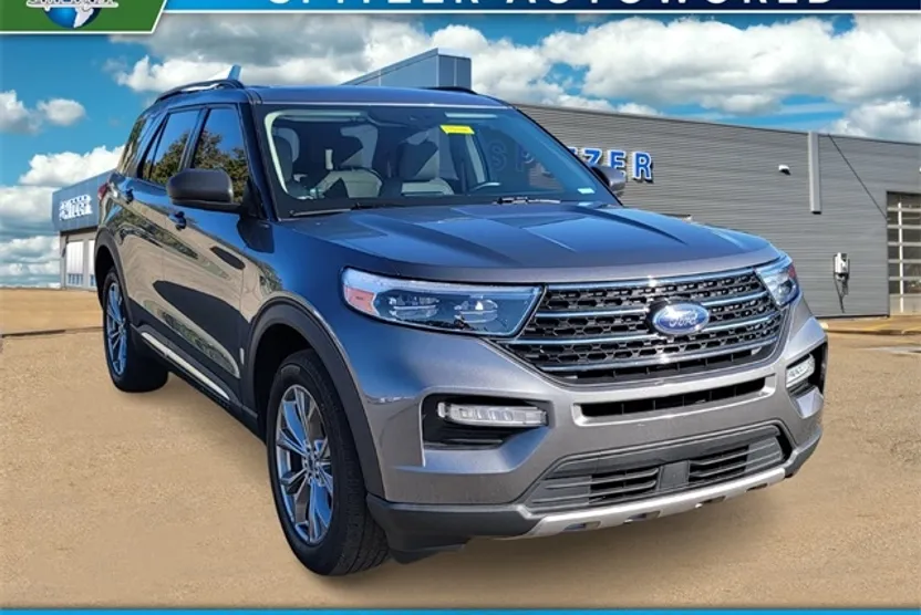 2022 Ford Explorer XLT photo 1