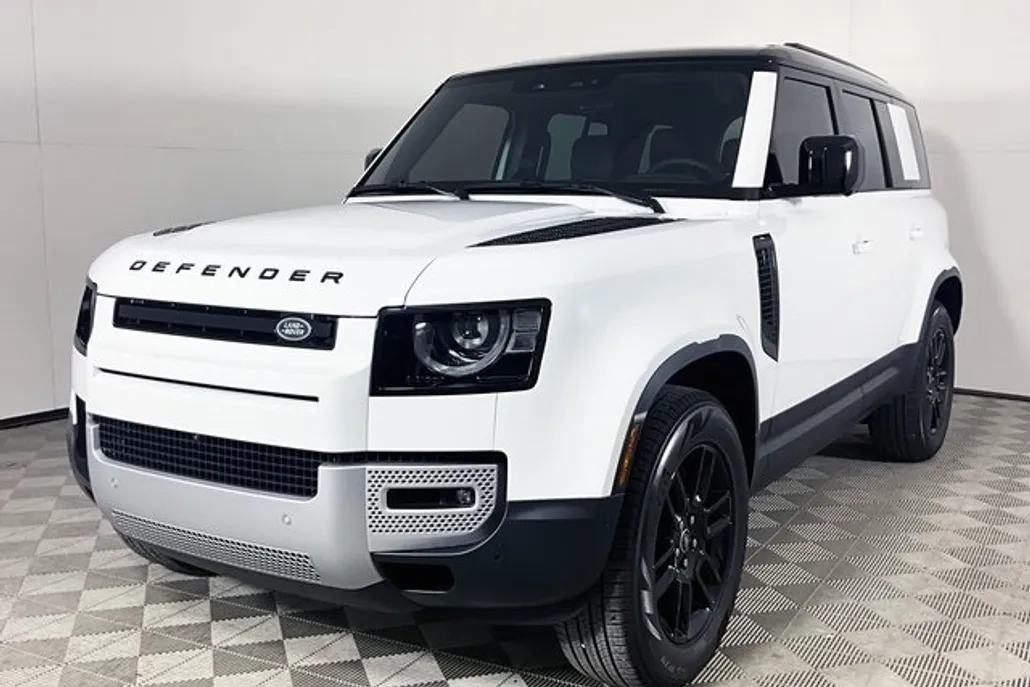 2025 Land Rover Defender 110 S photo 1