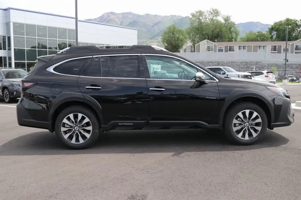 2025 Subaru Outback Touring XT photo 1