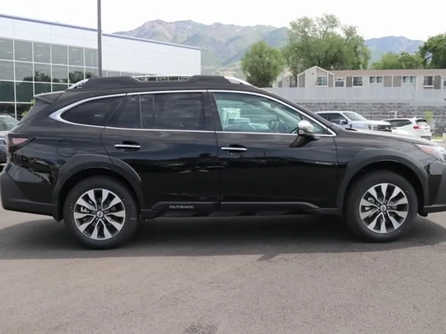 2025 Subaru Outback Touring XT photo 1