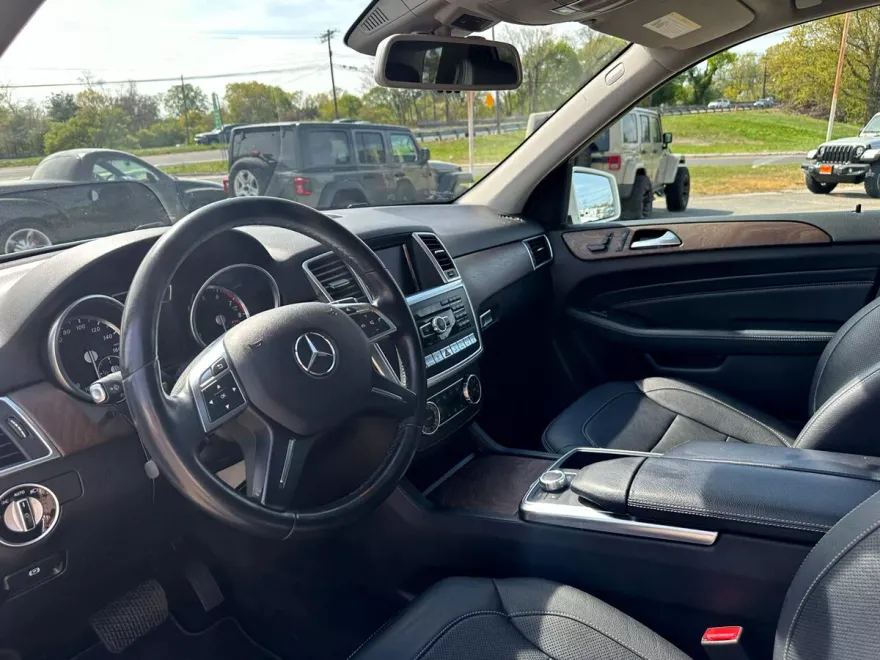 2015 Mercedes Benz ML 4MATIC 350 photo 12