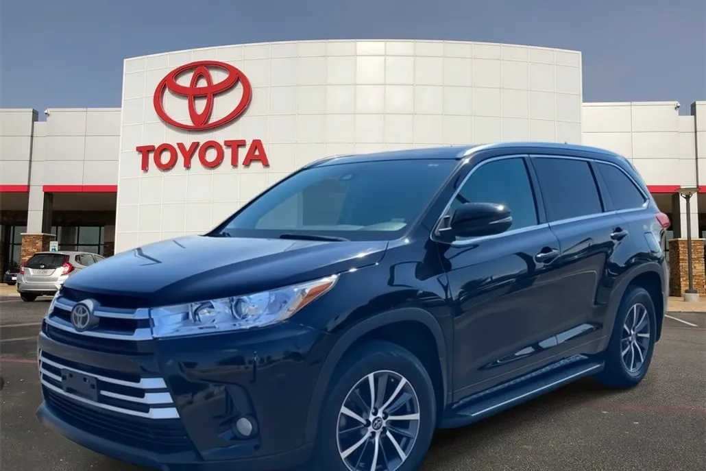 2017 Toyota Highlander XLE photo 1
