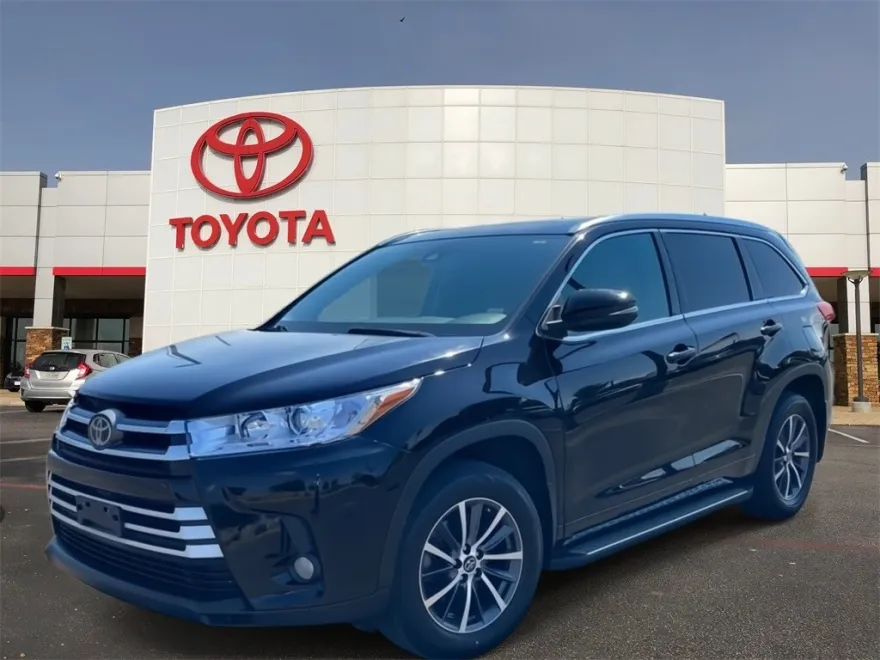 2017 Toyota Highlander XLE photo 1