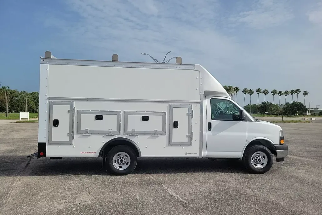 2025 Gmc Savana Cutaway 3500 photo 1
