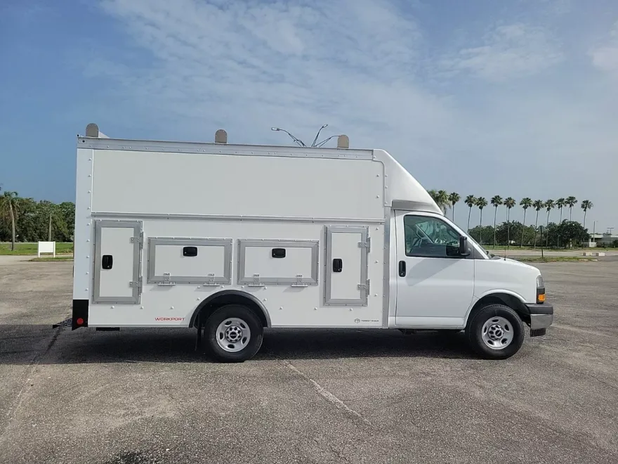 2025 Gmc Savana Cutaway 3500 photo 1