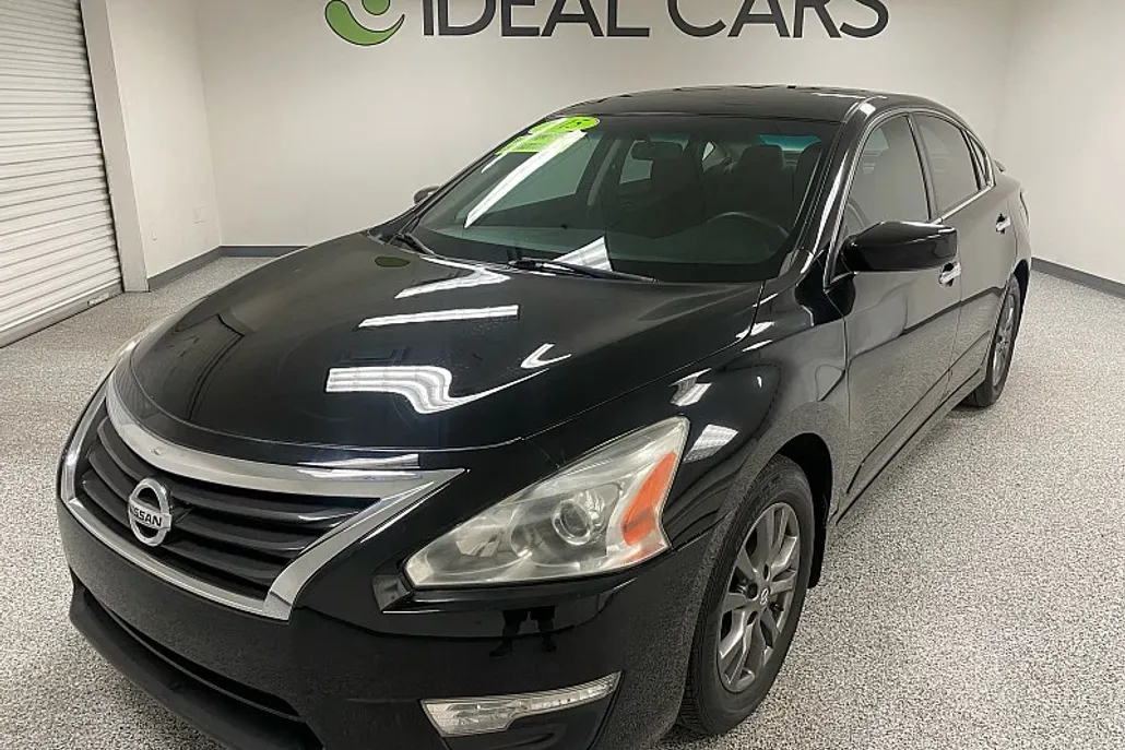 2015 Nissan Altima S photo 1