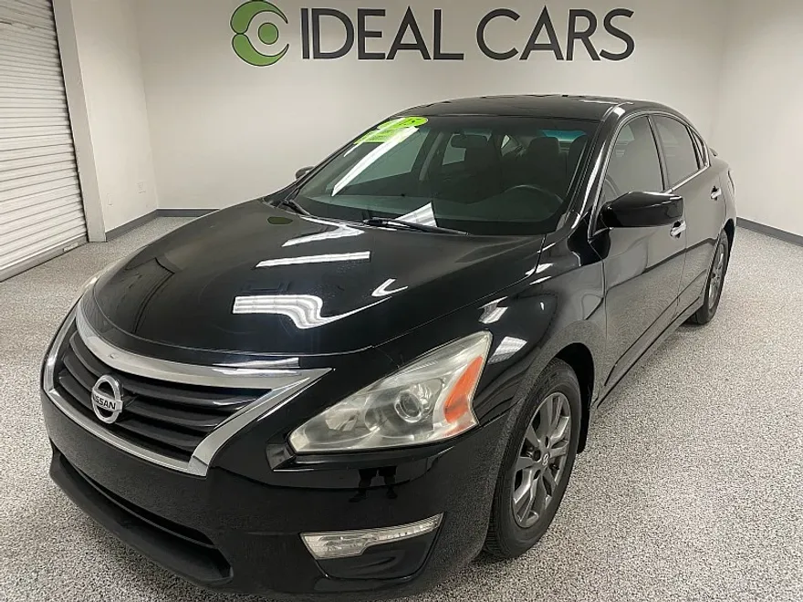 2015 Nissan Altima S photo 1