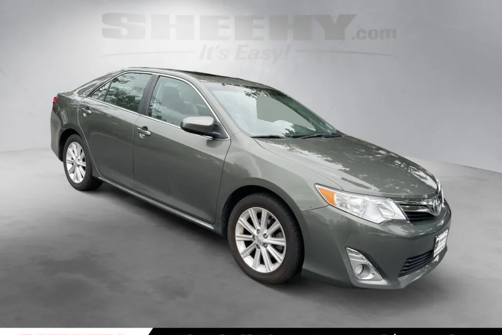2014 Toyota Camry XLE photo 1