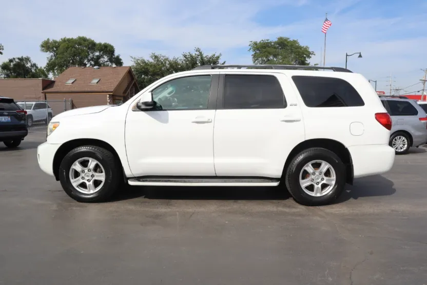 2008 Toyota Sequoia SR5 photo 1