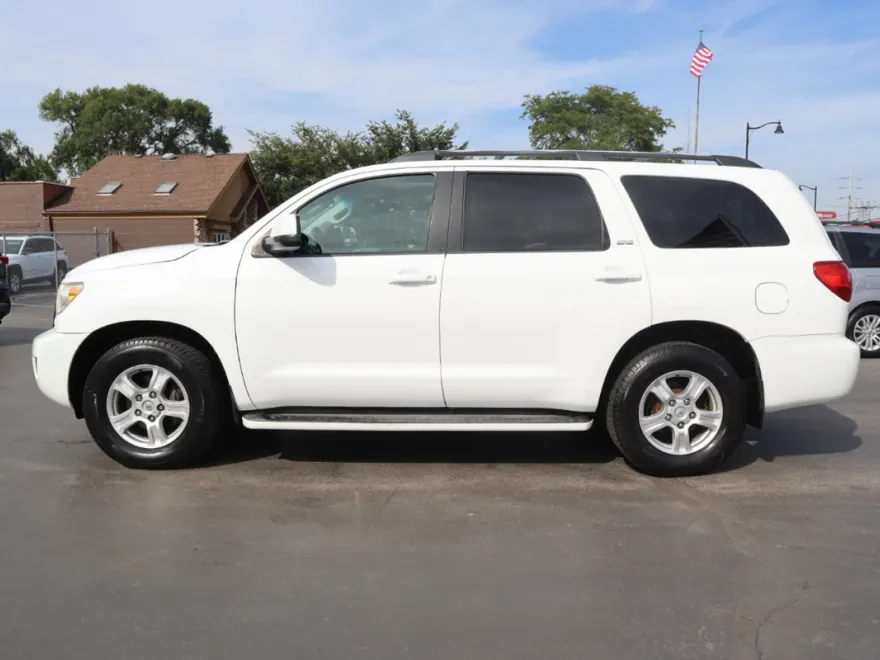 2008 Toyota Sequoia SR5 photo 1