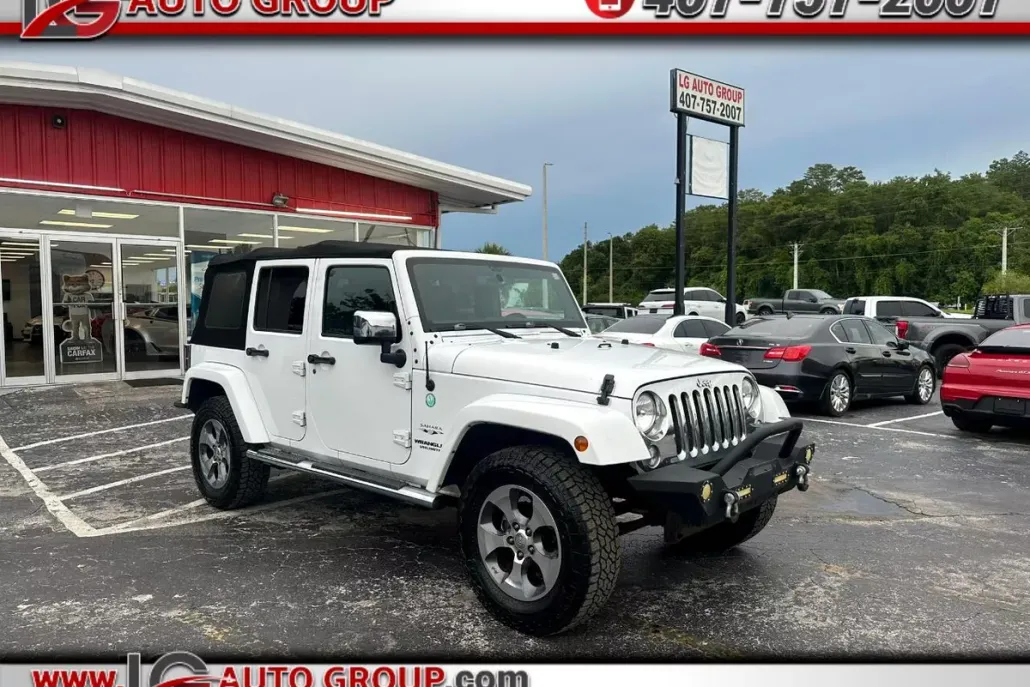 2016 Jeep Wrangler Unlimited Sahara photo 1