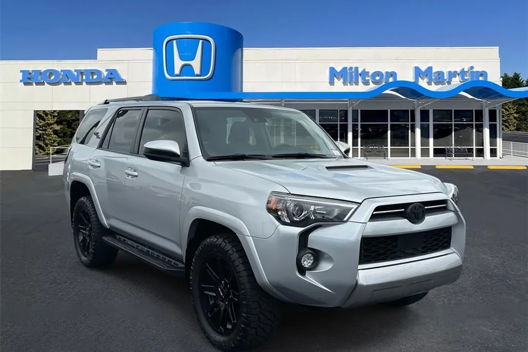 2024 Toyota 4Runner TRD Off-Road photo 1