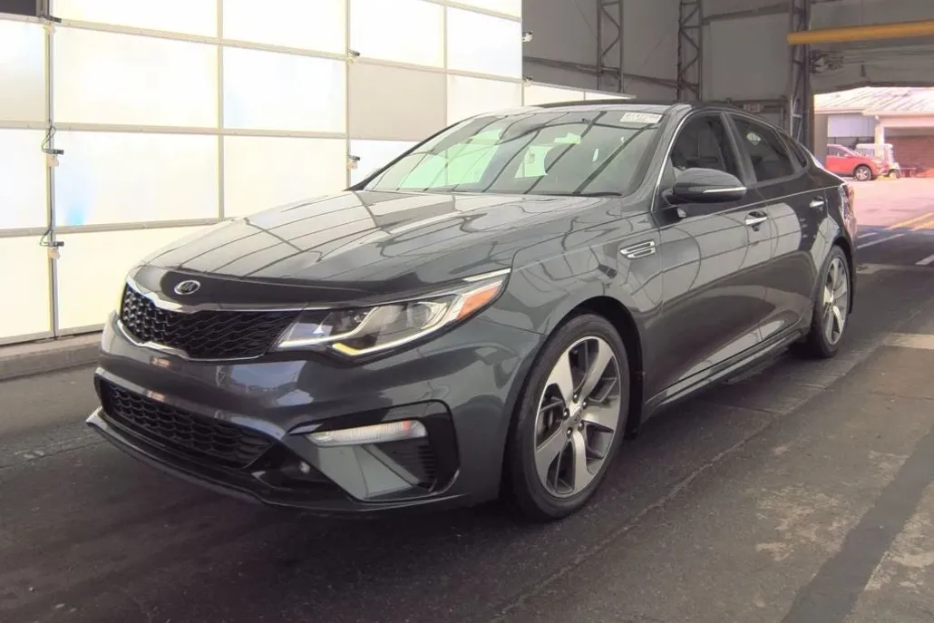 2020 Kia Optima S photo 1