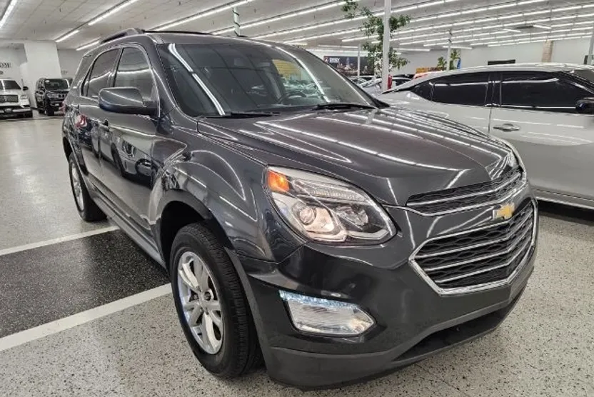 2017 Chevrolet Equinox LT photo 1