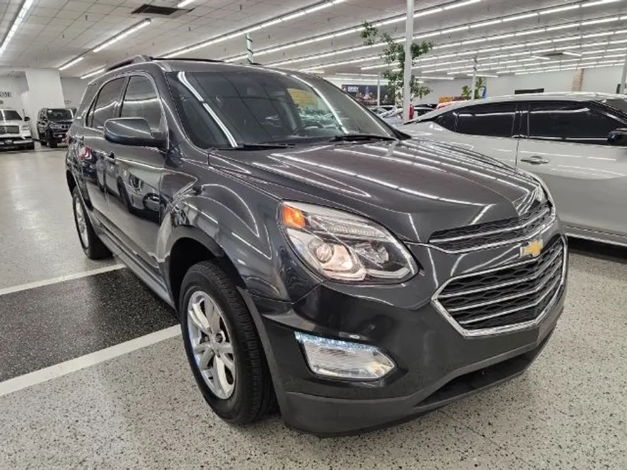 2017 Chevrolet Equinox LT photo 1
