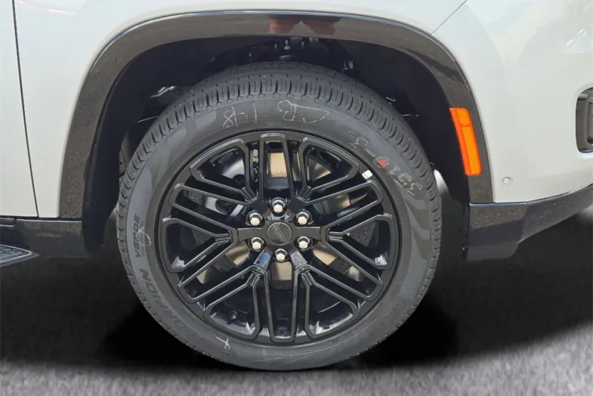 2025 Jeep Wagoneer Series II photo 1