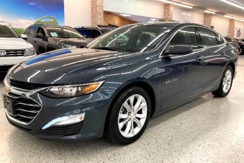 2019 Chevrolet Malibu 1LT photo 1