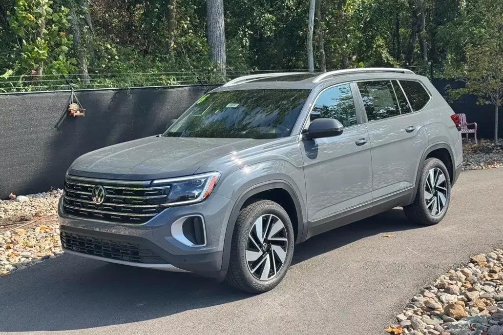 2026 Volkswagen Atlas SEL photo 1