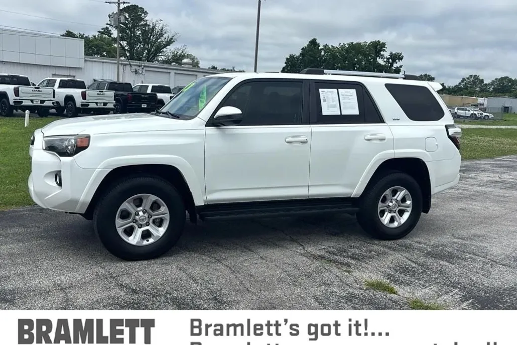 2020 Toyota 4Runner SR5 photo 1