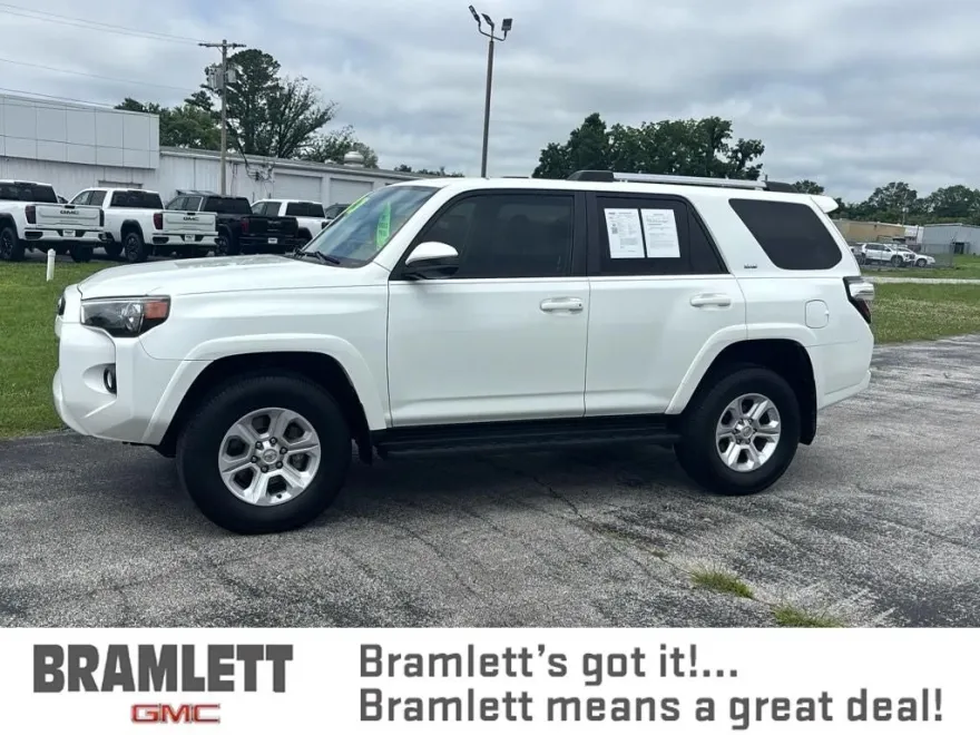 2020 Toyota 4Runner SR5 photo 1