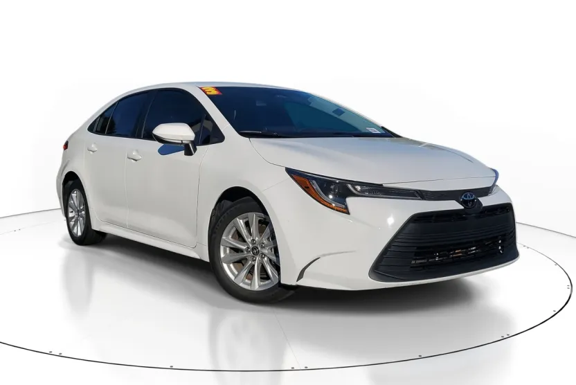 2023 Toyota Corolla LE photo 1